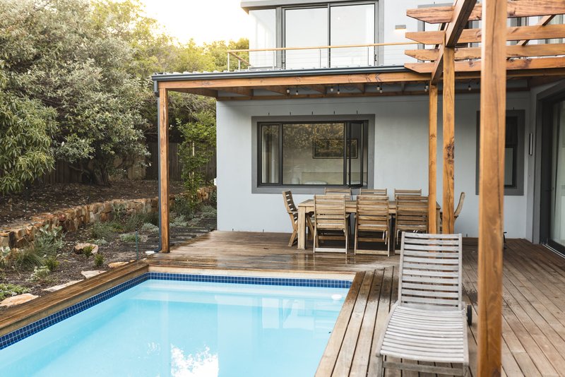 Casa con alberca y techo para terraza